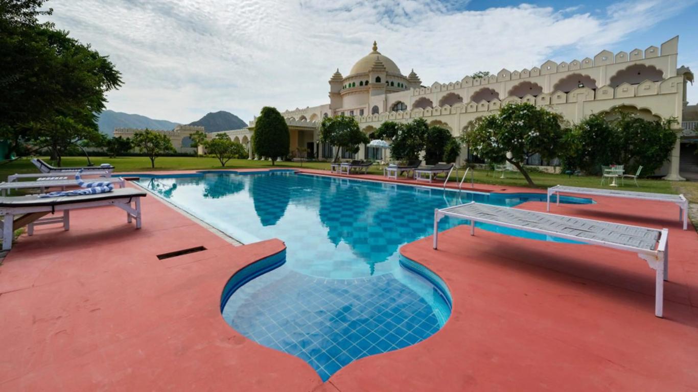 Gulaab Niwaas Palace
