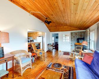 Heluvaspot - Port Clyde - Living room