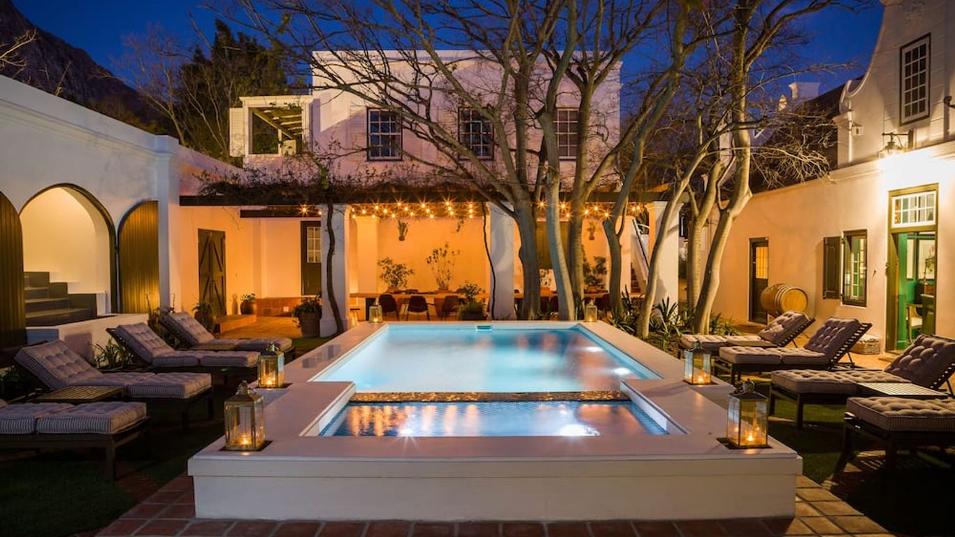 Akademie Street Boutique Hotel