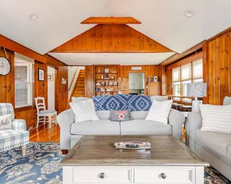 Comfortable Cabin On Lake And 20 Min Fro - Burlington - Living room