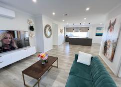 Luxury new 7 Bedroom house - Werribee - Living room