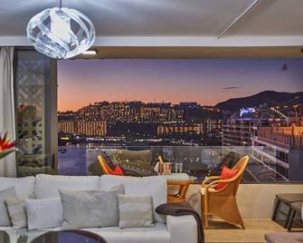 Wake Up To Gorgeous Ocean Views From This Chic Apartment - Arguineguín - Balcony