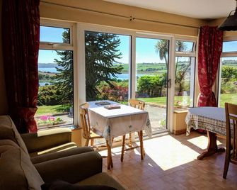 Seafield Farmhouse - Kilbrittain - Dining room