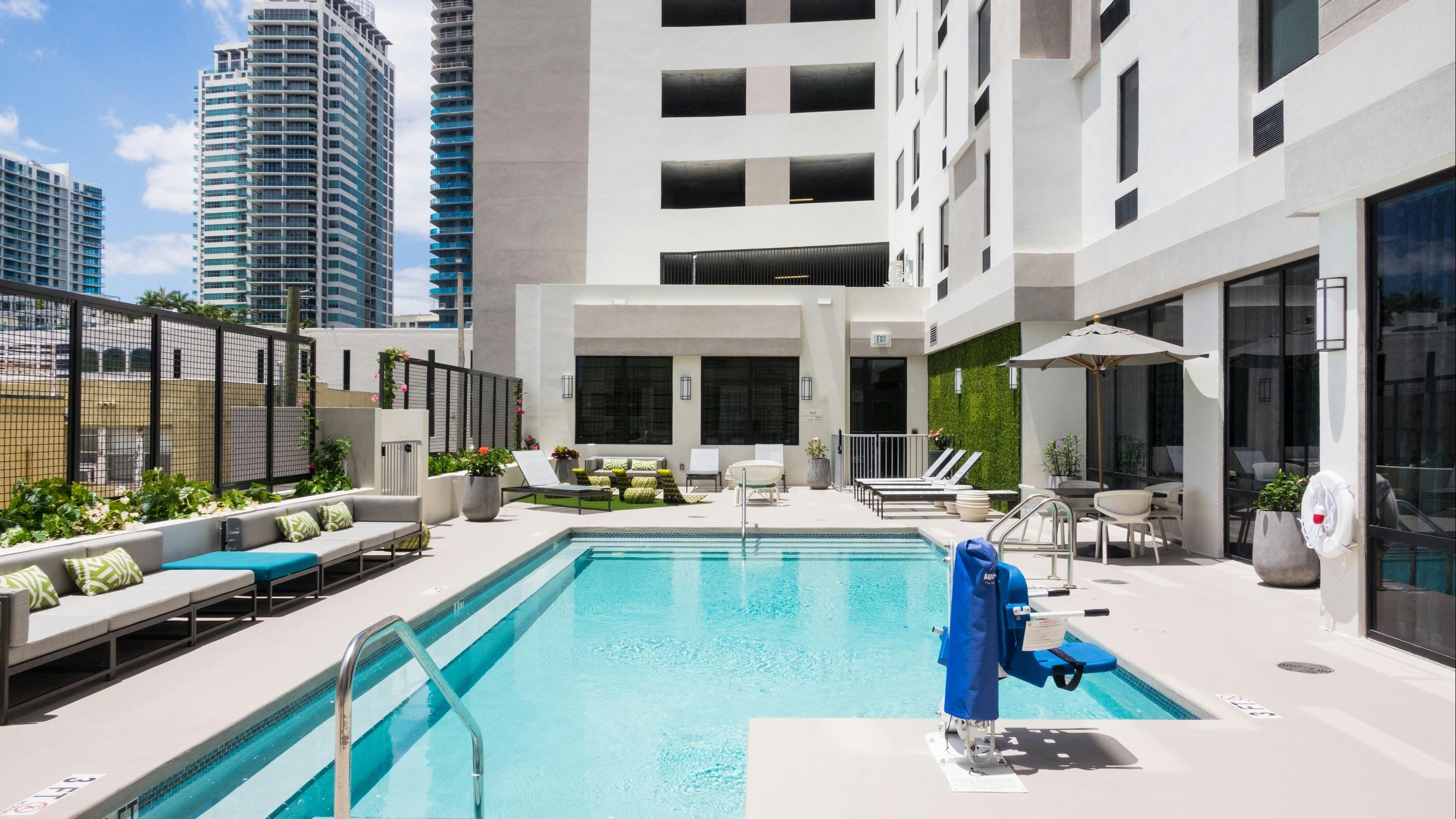 Hampton Inn & Suites by Hilton Miami Wynwood Design District - Miami - Pool