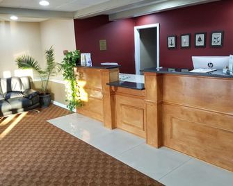 All Seasons Inn & Suites - Bourne - Front desk