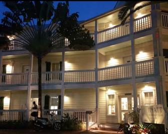 Hyatt Sunset Harbor 1-bedroom suite w/AC, WiFi, Pool, Walk to Duval & Mallory - Key West - Building
