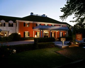 The Dan'l Webster Inn and Spa - Sandwich - Building