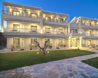 Oliva Suites - Nikiti - Gebouw