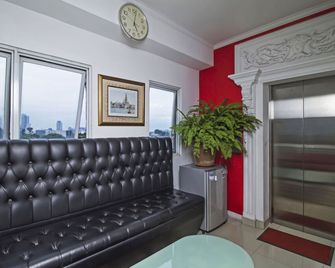 RedDoorz Plus @ Guntur Raya Setiabudi - ג'קרטה