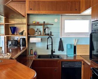 Lakeside Luxury Cottage & Hot Tub - West Bay - Cocina