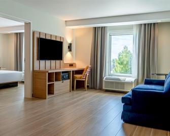 Hampton Inn by Hilton Torreon-Airport Galerias - Torreón - Living room