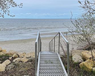 Cabin in South Beach - Steps from the beach - Gimli