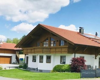 Ferienwohnung Panoramablick - Achslach - Building
