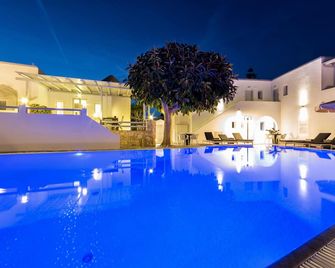 Anemomylos Residence - Naousa - Piscina