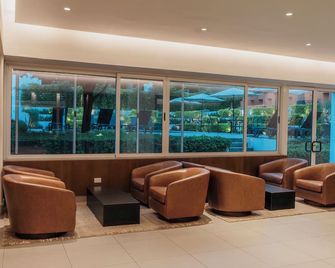 Comfort Inn Monterrey Valle - מונטרי - טרקלין