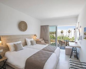 Bohemian Gardens Hotel - Protaras - Bedroom