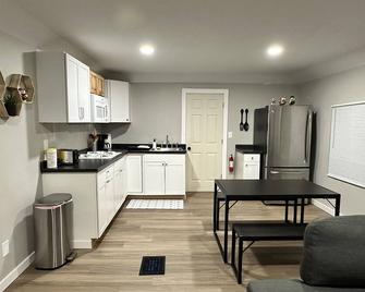 Madison’s Place Unit B - Peoria - Kitchen