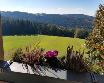 Grabmeier holiday flat - number 3’ with mountain view, balcony and Wi-Fi - Grainet - Balcón