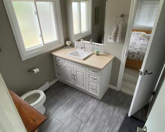 Beach Walk Cottage, Come Book Today - Grand Bend