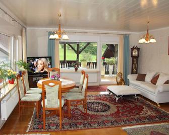 Gästehaus Alexanna - Baden-Baden - Comedor