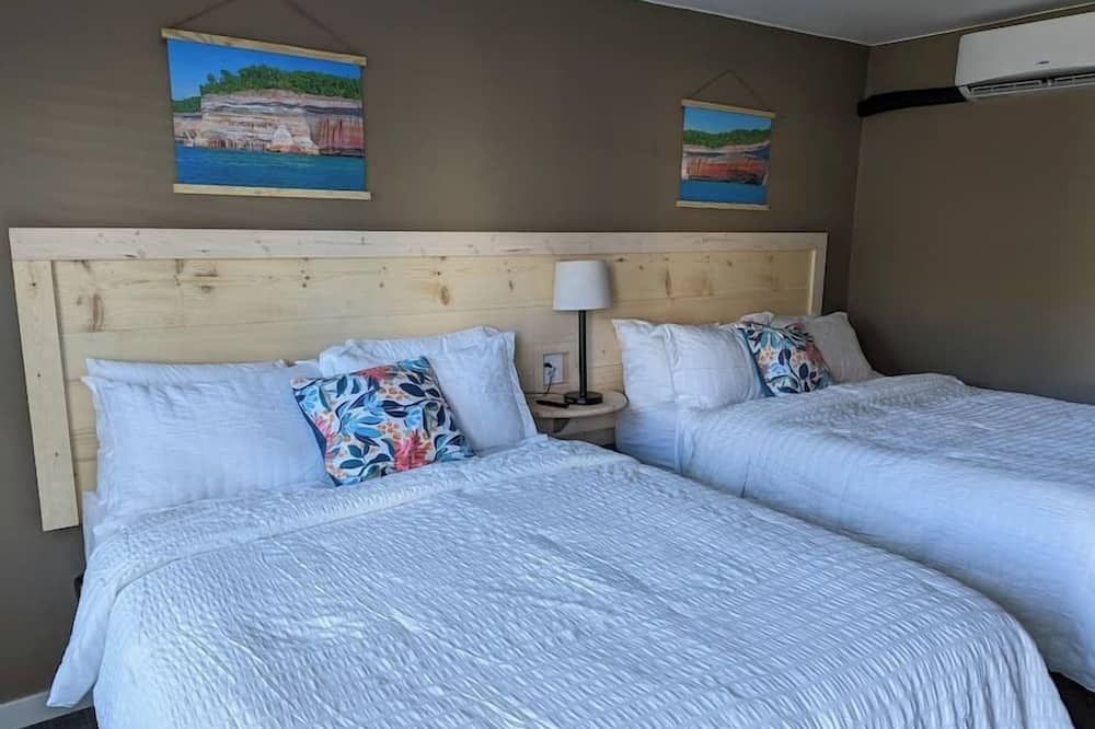 The Greenland Motel - Room No.2 - Munising