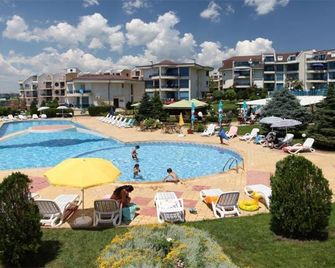 Holiday Apartment in Riviera Complex - Sweti Włas - Basen