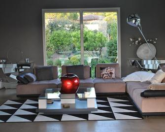 Dream villa near the beaches: Tahiti / Pampelonne. Saint-Tropez / Ramatuelle. - Ramatuelle - Living room