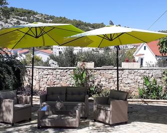 Apartments Dorde - Rogoznica - Patio