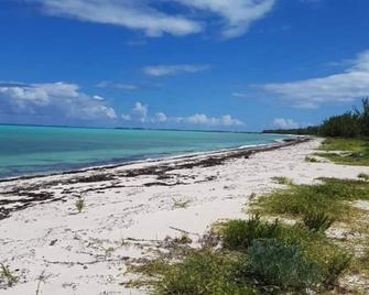 Rustic Beachfront Escape in Bambarra - Bambarra - Beach