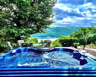 Cozy secluded villa with panoramic views, waterfalls, hot tub &pool - Homer - Pool