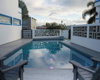 Villa Brisa Serena- Panoramic Views & Heated Pool - Cidra - Piscina