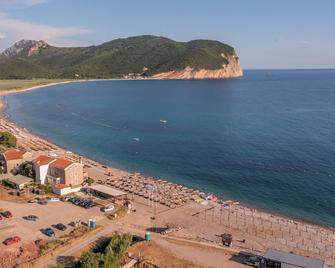 Apartments Bonazza - Petrovac - Strand