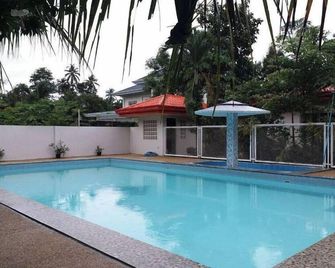 Double Room B - Dipolog - Piscine