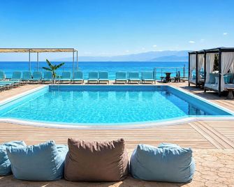 Agnes Beach Hotel Apartments - Kavos - Piscina