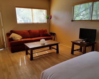 Shoshone Inn - Shoshone - Living room