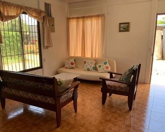 2 bedroom private vacation home in Villareal - Santa Rosa - Salon