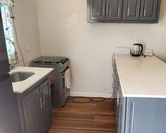 Chateau Bellview 1-Bedroom apartment - Duncans - Cocina