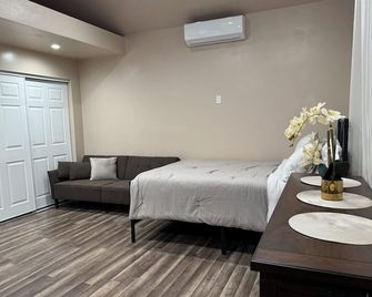 Cozy studio in amazing Los Angeles with WiFi, AC, full equip ! - Los Angeles - Bedroom