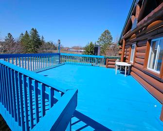 Days Inn by Wyndham Mackinaw City/Bridgeview Area - Mackinaw City - Balcony