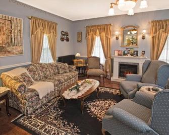 Changing Times Boutique Country Lodging - Hudson - Living room