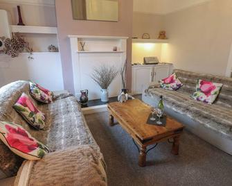 Rosewood Cottage - Durham - Living room