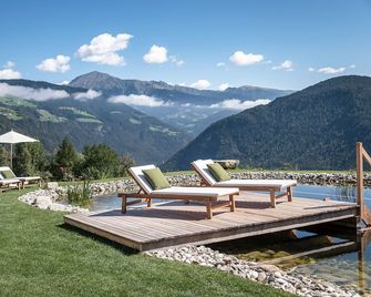 Chalet Sunrise with Mountain Views, Sauna, Hot Tub and Wi-Fi - Rio di Pusteria