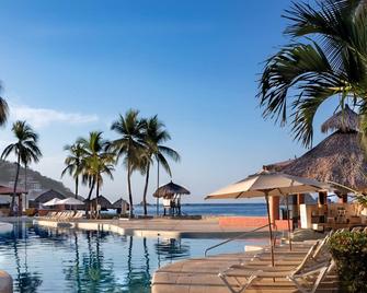 هوليداي إن ريزورت إكستي ب سشر شامل جميع الخدمات باي آيتش جي - Ixtapa - حوض السباحة