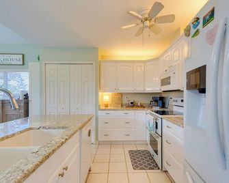 Weeki Wachee River Home on Main River by Park! - Spring Hill - Cocina