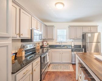 Cozy Retreat in The Heart of Statesboro - Statesboro - Кухня