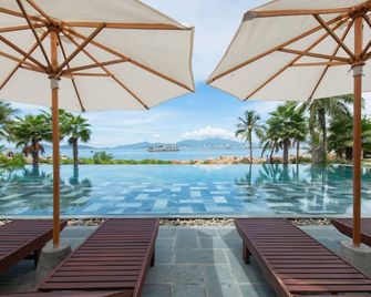 Alibu Resort Nha Trang - נה טראנג - בריכה