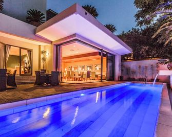 نمبر 5 بوتيك آرت هوتل باي مانتيس - بورت إليزابيث - حوض السباحة