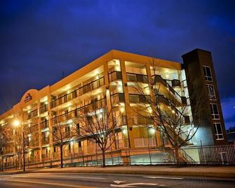 Downtown Inn And Suites - Asheville - Gebouw