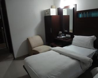 Appusone Sapphire - Vadodara - Kamar Tidur
