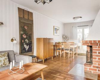 Retro Retreat with Modern Comforts - Estocolmo - Restaurante